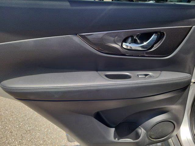 2020 Brilliant Silver Metallic Nissan Rogue SV FWD SUV