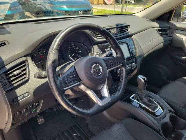 2020 Brilliant Silver Metallic Nissan Rogue SV FWD SUV