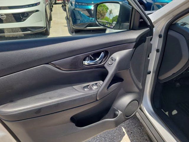 2020 Brilliant Silver Metallic Nissan Rogue SV FWD SUV