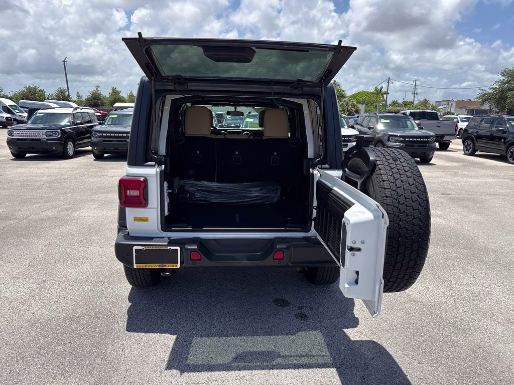 2018 Bright White Clearcoat Jeep Wrangler Unlimited Sport S 4X4 SUV