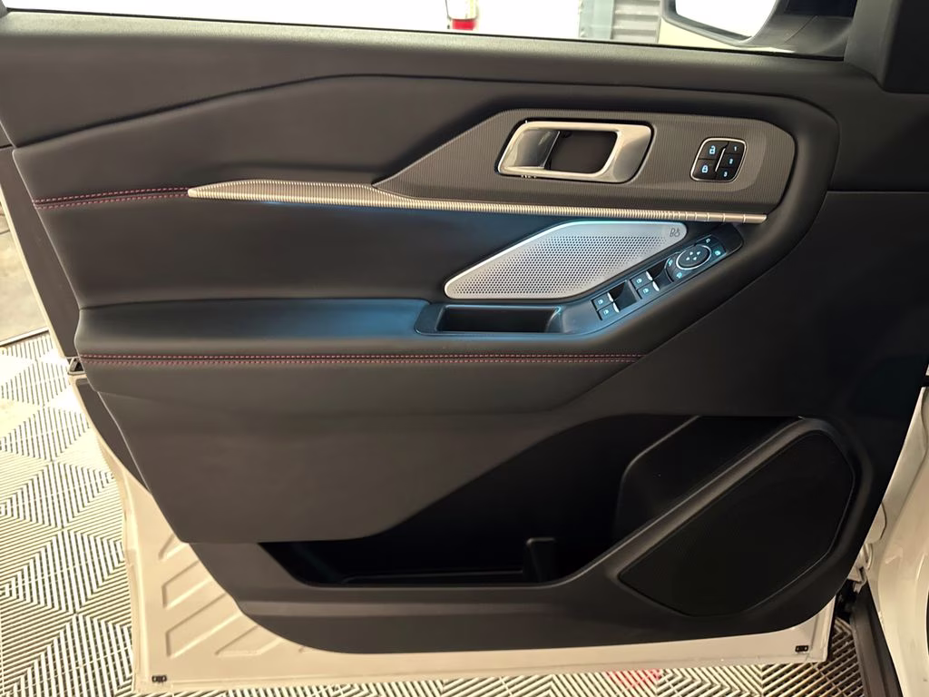 2025 White Metallic Ford Explorer ST RWD SUV