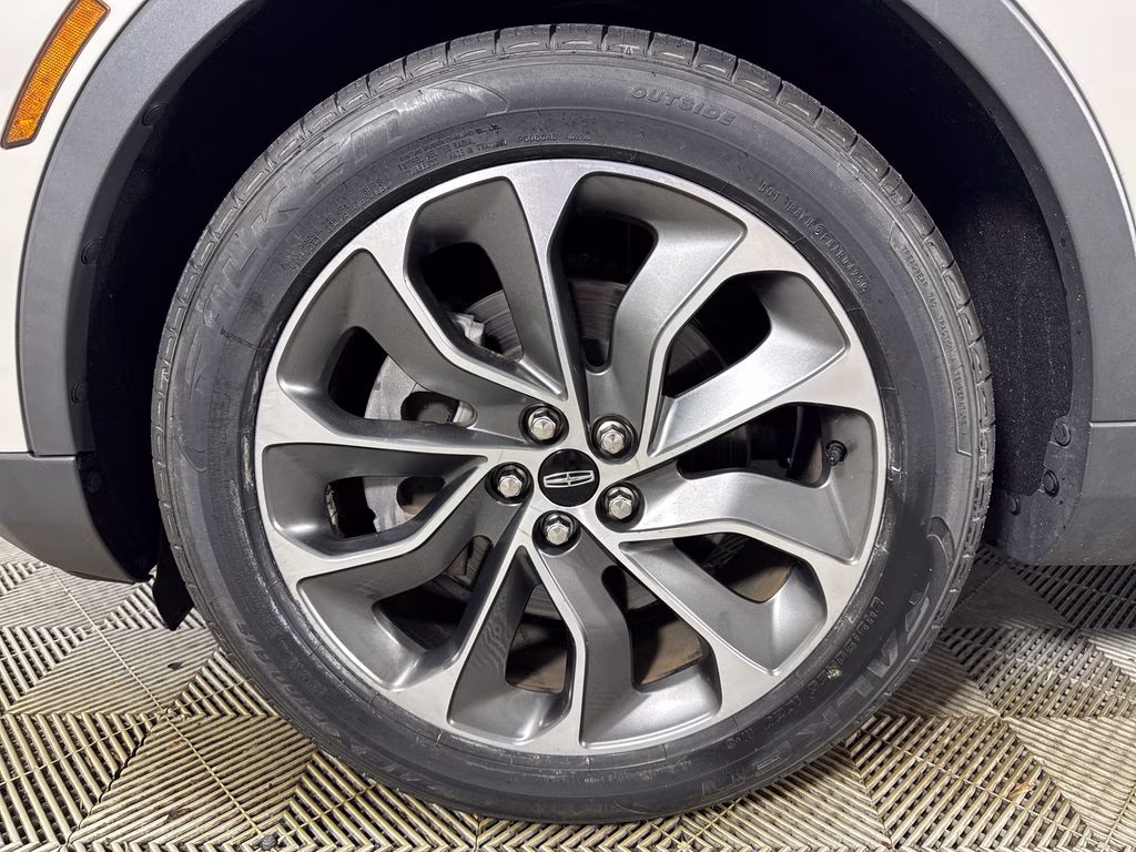 2022 Ceramic Pearl Metallic Tinted Clearcoat Lincoln Nautilus Reserve FWD SUV