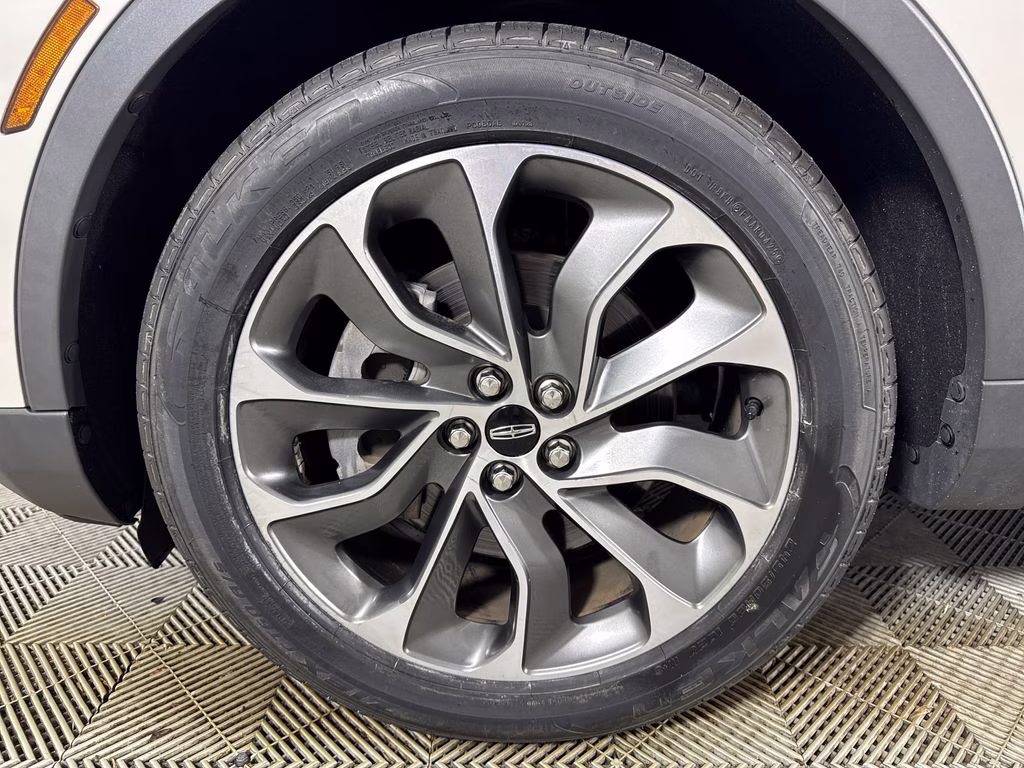 2022 Ceramic Pearl Metallic Tinted Clearcoat Lincoln Nautilus Reserve FWD SUV