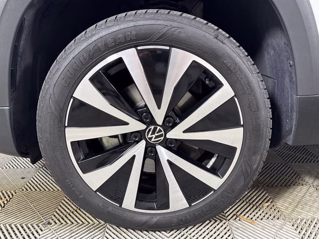 2024 Pure White Volkswagen Taos 1.5T SE FWD SUV
