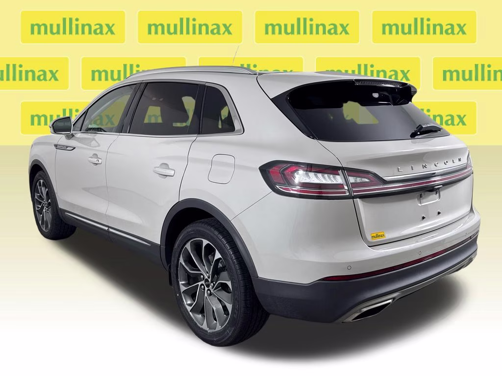 2022 Ceramic Pearl Metallic Tinted Clearcoat Lincoln Nautilus Reserve FWD SUV