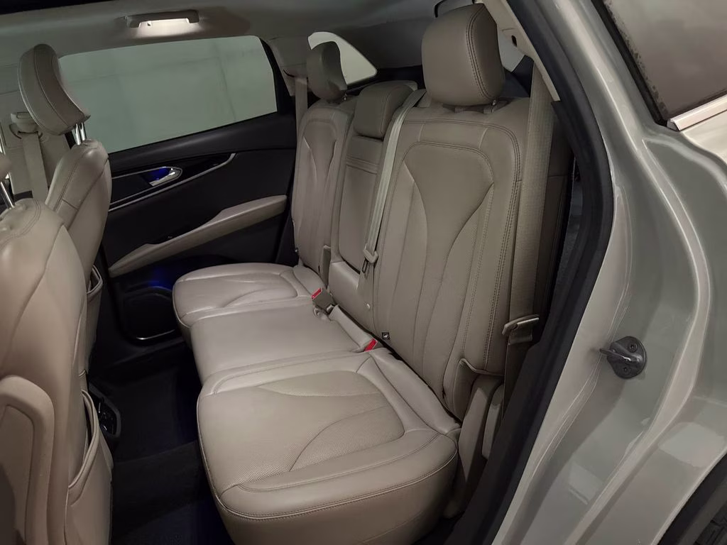 2022 Ceramic Pearl Metallic Tinted Clearcoat Lincoln Nautilus Reserve FWD SUV