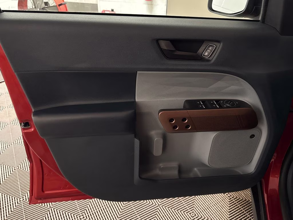 2022 Hot Pepper Red Tinted Clearcoat Metallic Ford Maverick Lariat FWD Truck