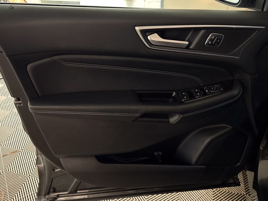 2017 Magnetic Metallic Ford Edge Titanium FWD SUV