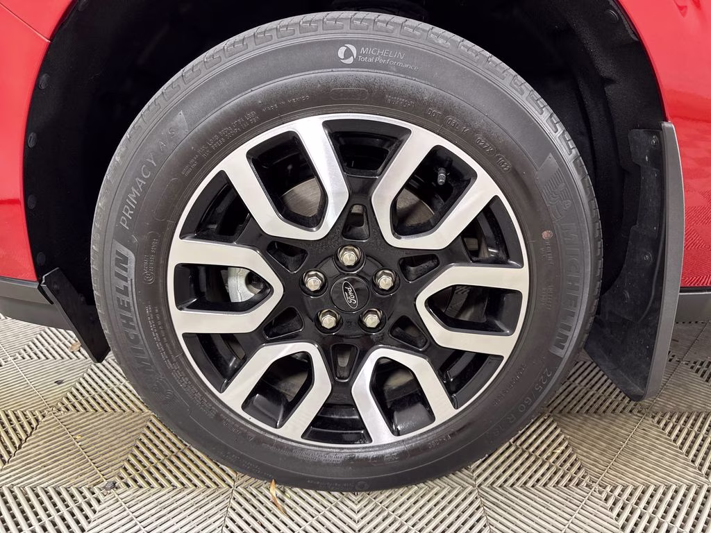2022 Hot Pepper Red Tinted Clearcoat Metallic Ford Maverick Lariat FWD Truck