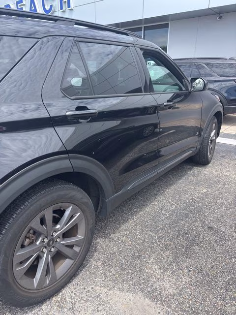 2023 Black Metallic Ford Explorer XLT RWD SUV