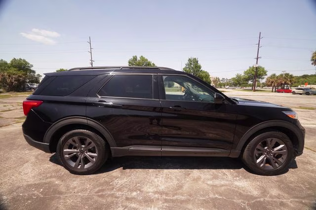 2023 Black Metallic Ford Explorer XLT RWD SUV