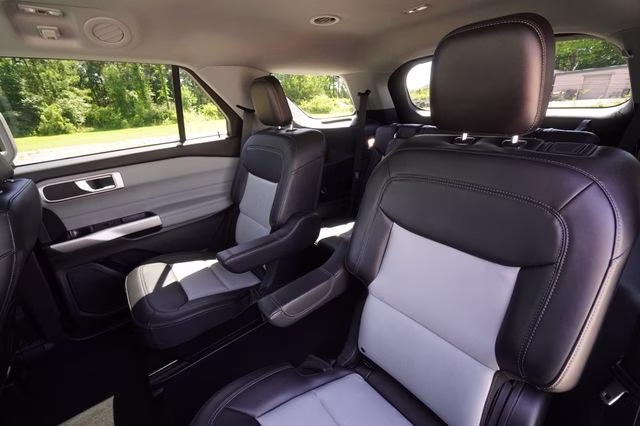 2023 Black Metallic Ford Explorer XLT RWD SUV