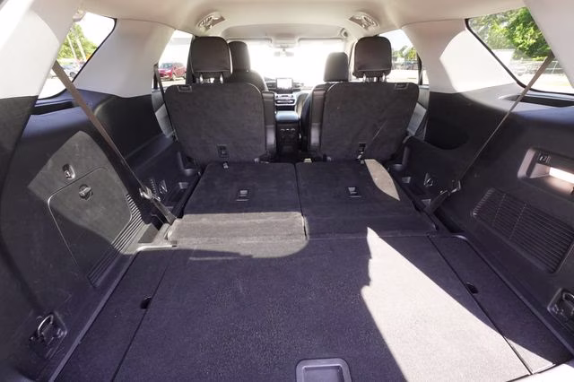 2023 Black Metallic Ford Explorer XLT RWD SUV