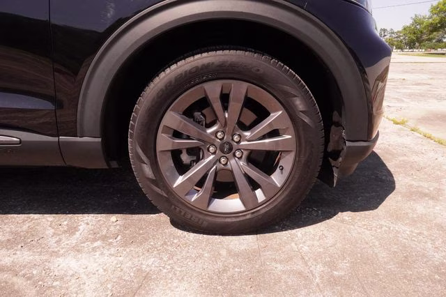2023 Black Metallic Ford Explorer XLT RWD SUV