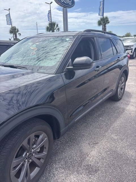 2023 Black Metallic Ford Explorer XLT RWD SUV