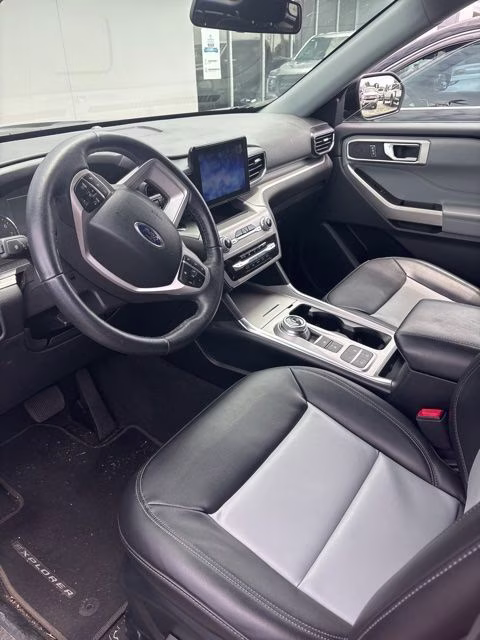 2023 Black Metallic Ford Explorer XLT RWD SUV