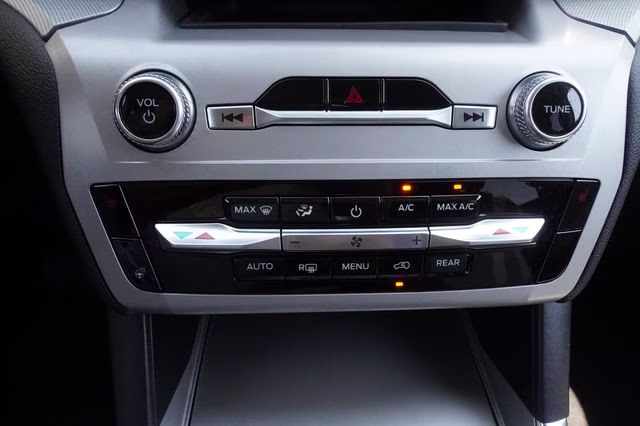 2023 Black Metallic Ford Explorer XLT RWD SUV