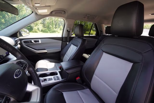 2023 Black Metallic Ford Explorer XLT RWD SUV