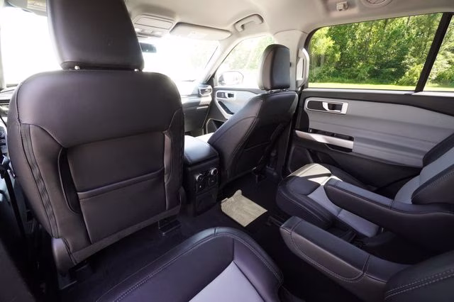 2023 Black Metallic Ford Explorer XLT RWD SUV