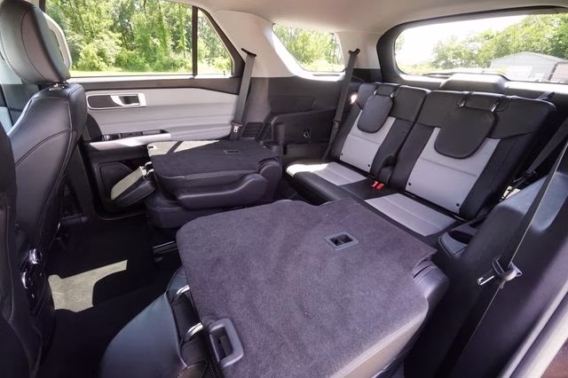2023 Black Metallic Ford Explorer XLT RWD SUV