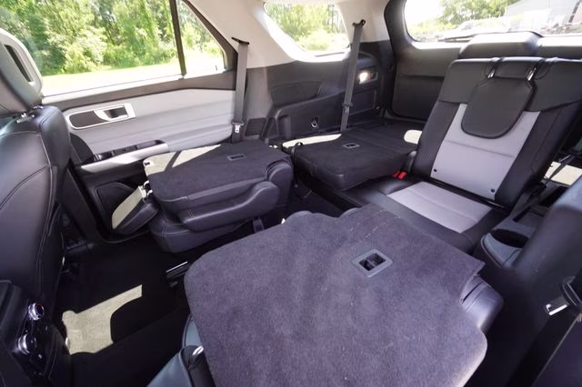 2023 Black Metallic Ford Explorer XLT RWD SUV