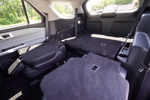 2023 Black Metallic Ford Explorer XLT RWD SUV