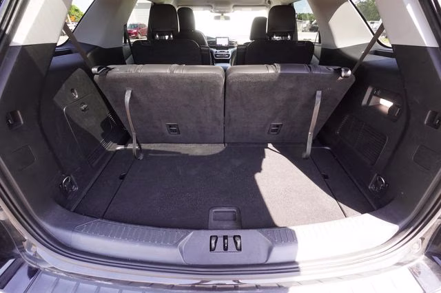 2023 Black Metallic Ford Explorer XLT RWD SUV