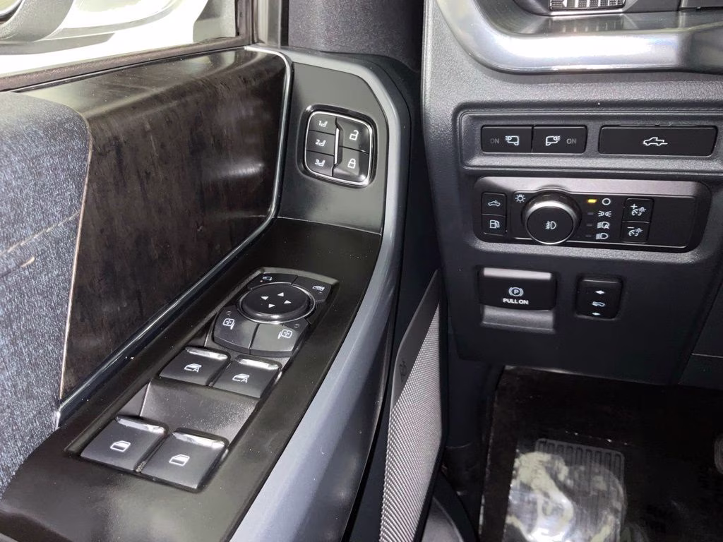 2021 Star White Metallic Tri-Coat Ford F-150 Lariat 4X4 Truck