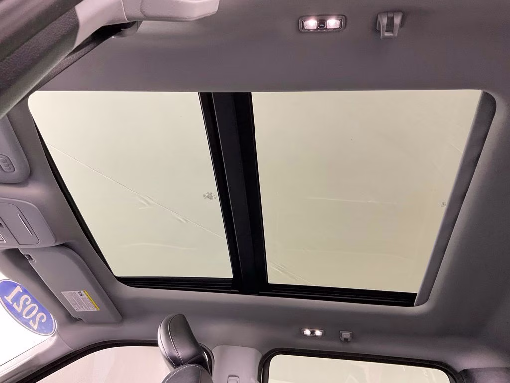 2021 Star White Metallic Tri-Coat Ford F-150 Lariat 4X4 Truck