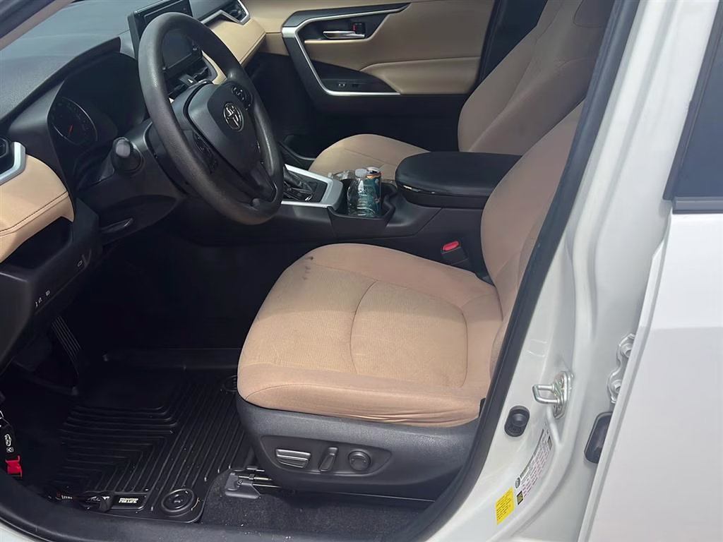 2019 Super White Toyota RAV4 XLE FWD SUV