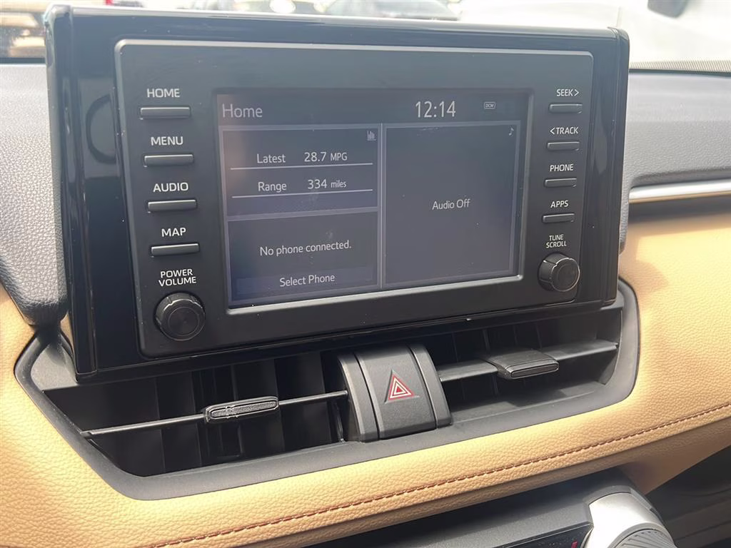 2019 Super White Toyota RAV4 XLE FWD SUV