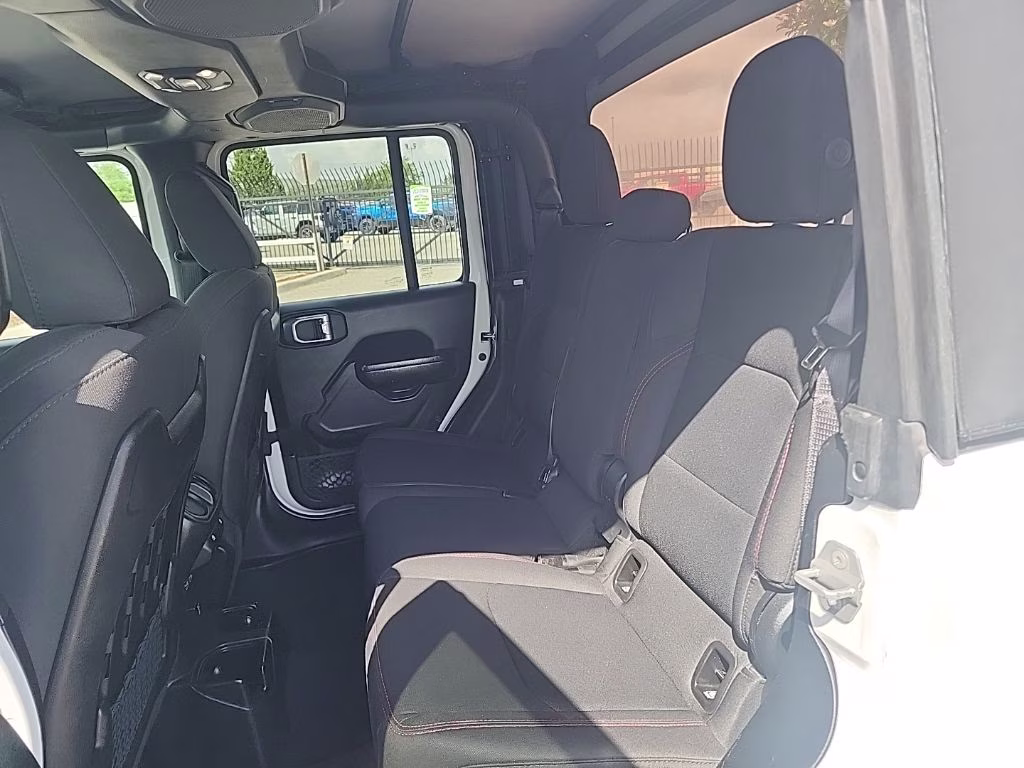 2021 White Jeep Gladiator Rubicon 4X4 Truck