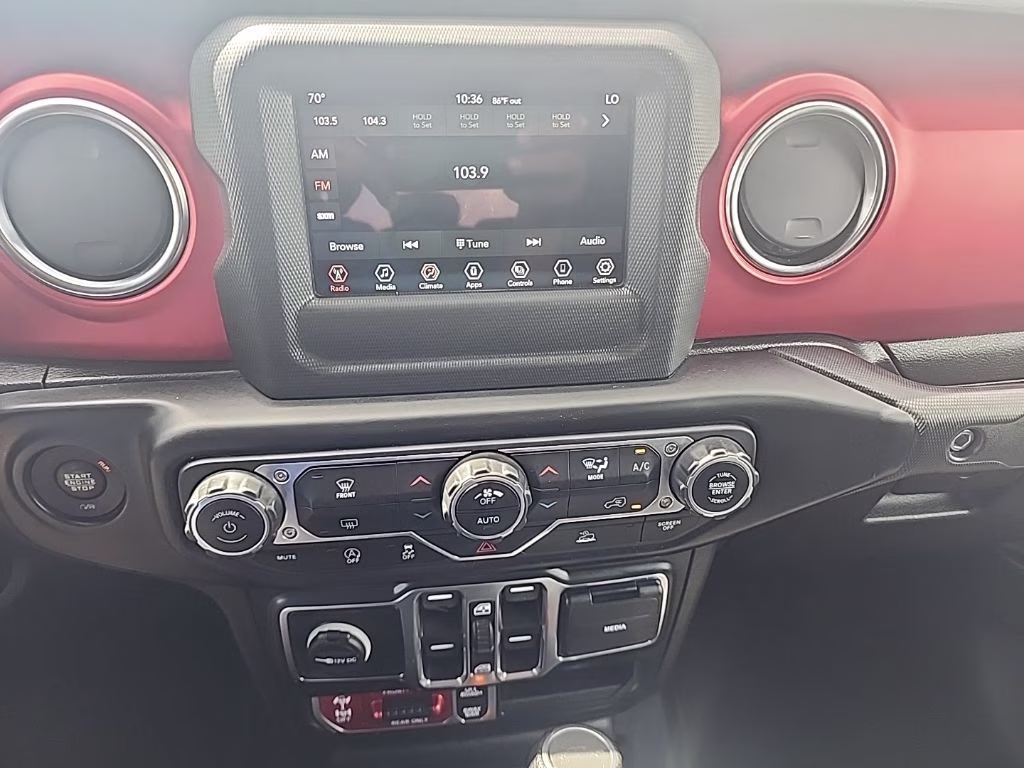 2021 White Jeep Gladiator Rubicon 4X4 Truck