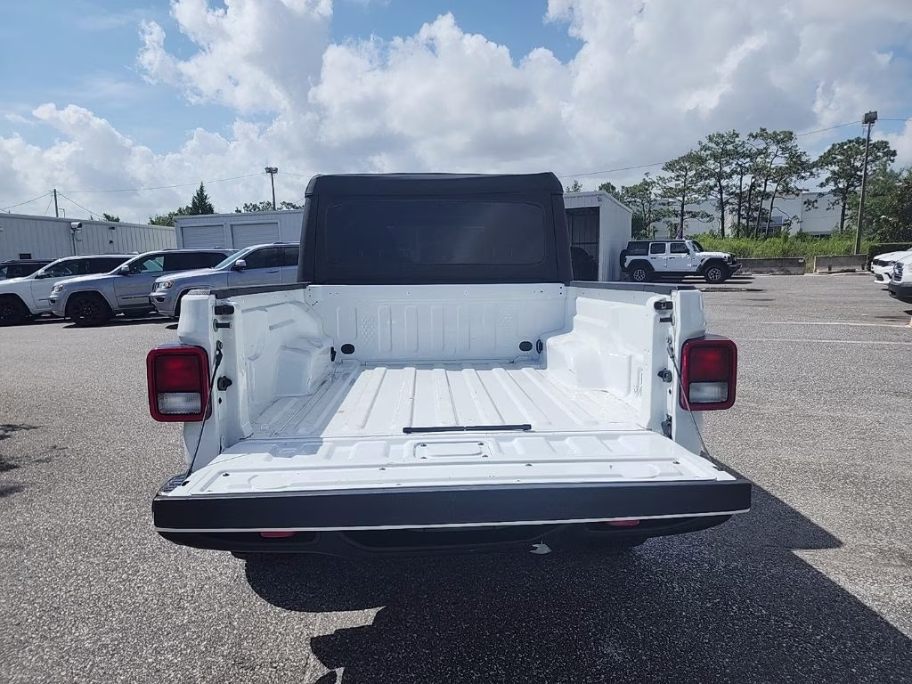 2021 White Jeep Gladiator Rubicon 4X4 Truck