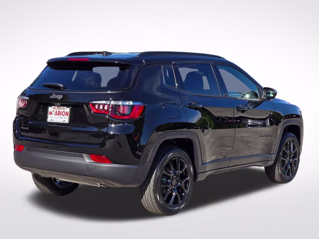 2026 Diamond Black Crystal Pearlcoat Jeep Compass Latitude 4X4 SUV