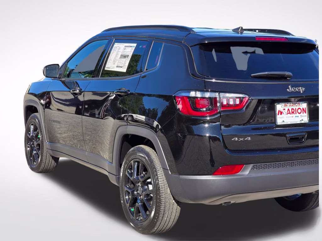 2026 Diamond Black Crystal Pearlcoat Jeep Compass Latitude 4X4 SUV