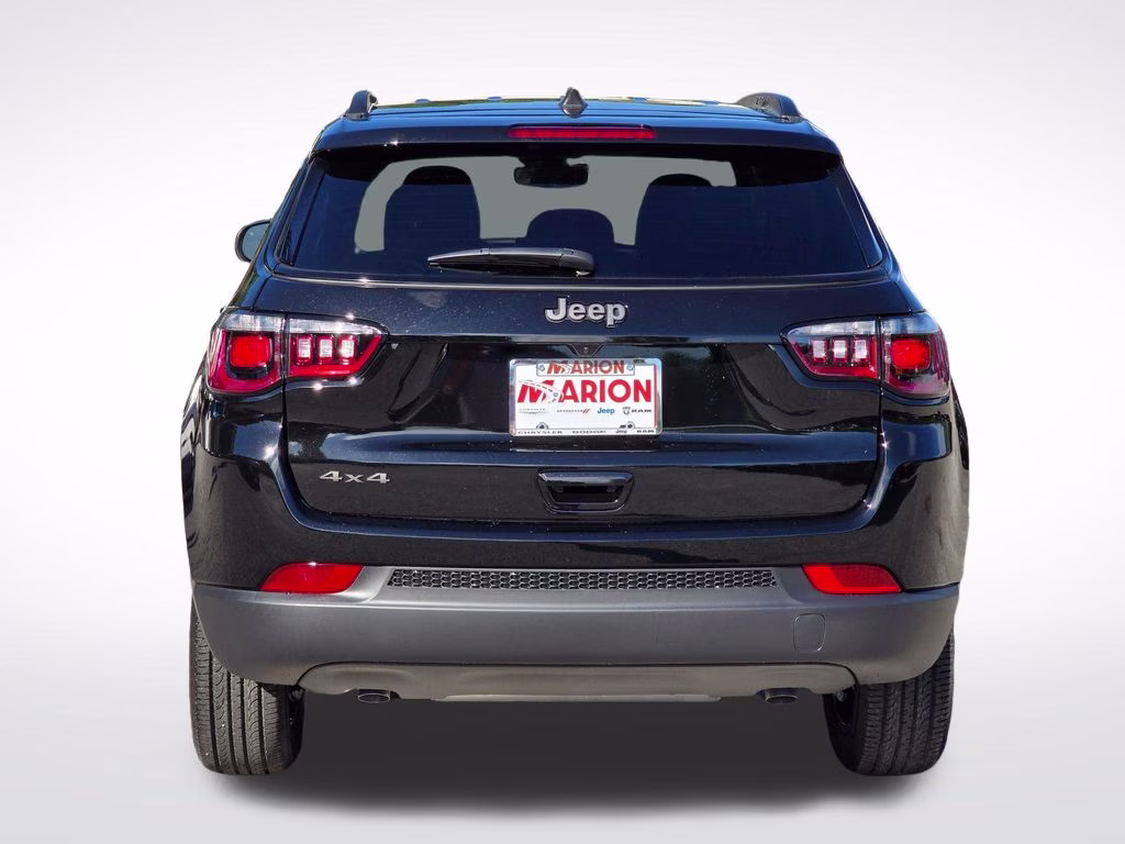 2026 Diamond Black Crystal Pearlcoat Jeep Compass Latitude 4X4 SUV