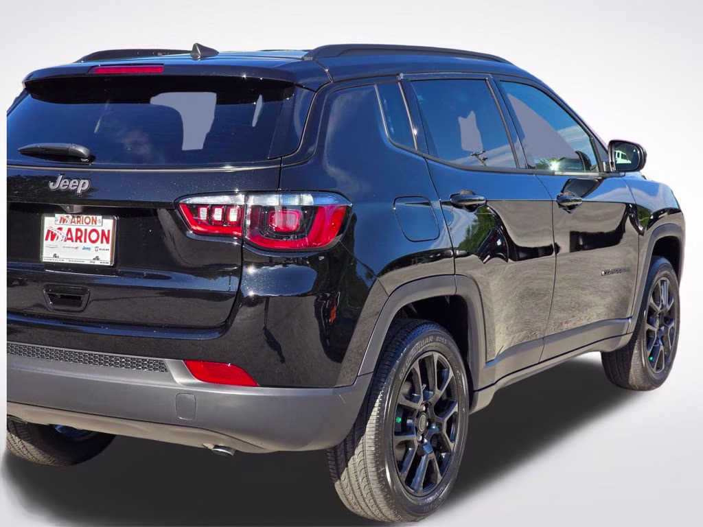 2026 Diamond Black Crystal Pearlcoat Jeep Compass Latitude 4X4 SUV