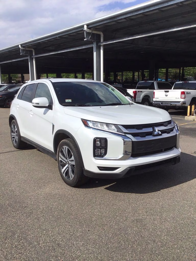 2025 White Mitsubishi Outlander Sport 2.0 ES 4X4 SUV