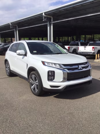 2025 White Mitsubishi Outlander Sport 2.0 ES 4X4 SUV