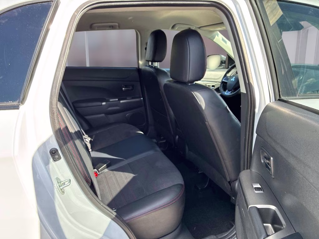 2025 White Mitsubishi Outlander Sport 2.0 ES 4X4 SUV