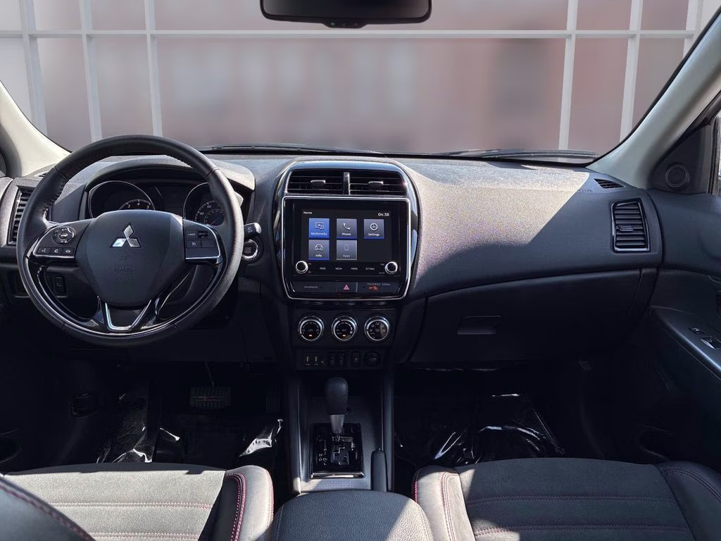 2025 White Mitsubishi Outlander Sport 2.0 ES 4X4 SUV