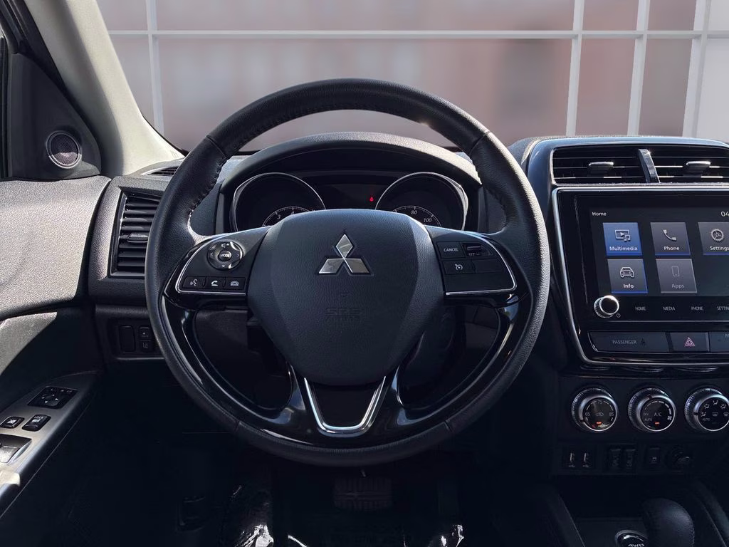 2025 White Mitsubishi Outlander Sport 2.0 ES 4X4 SUV