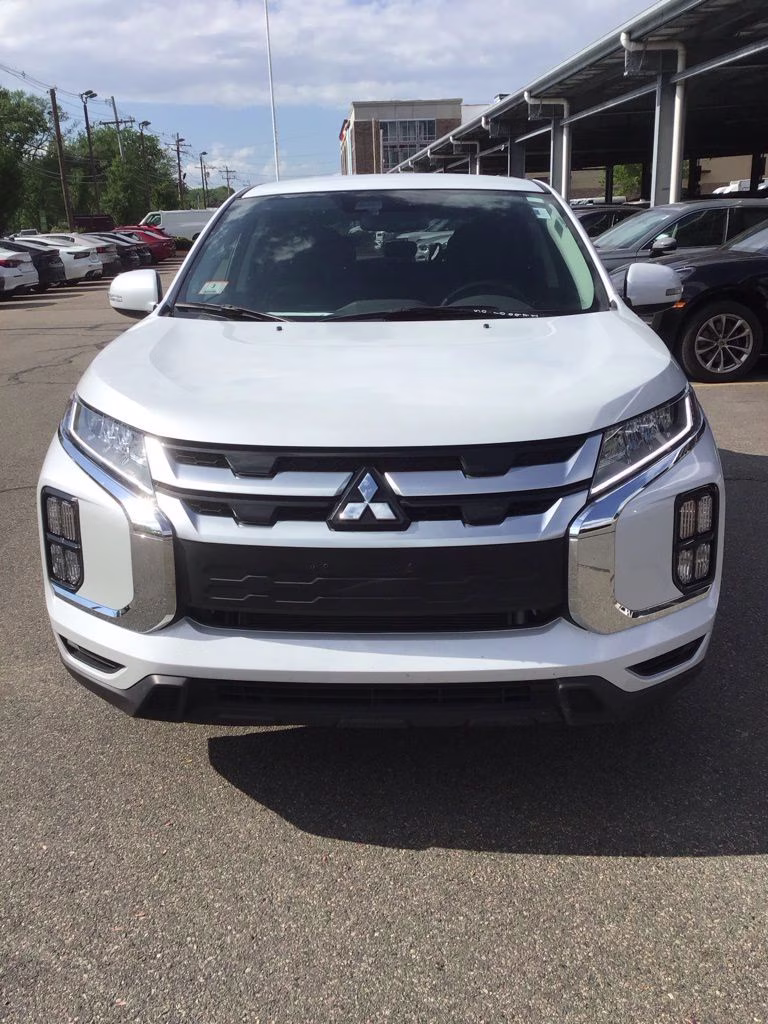 2025 White Mitsubishi Outlander Sport 2.0 ES 4X4 SUV