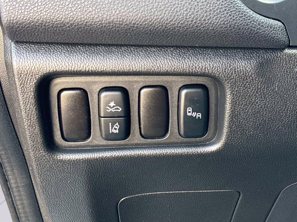2025 White Mitsubishi Outlander Sport 2.0 ES 4X4 SUV