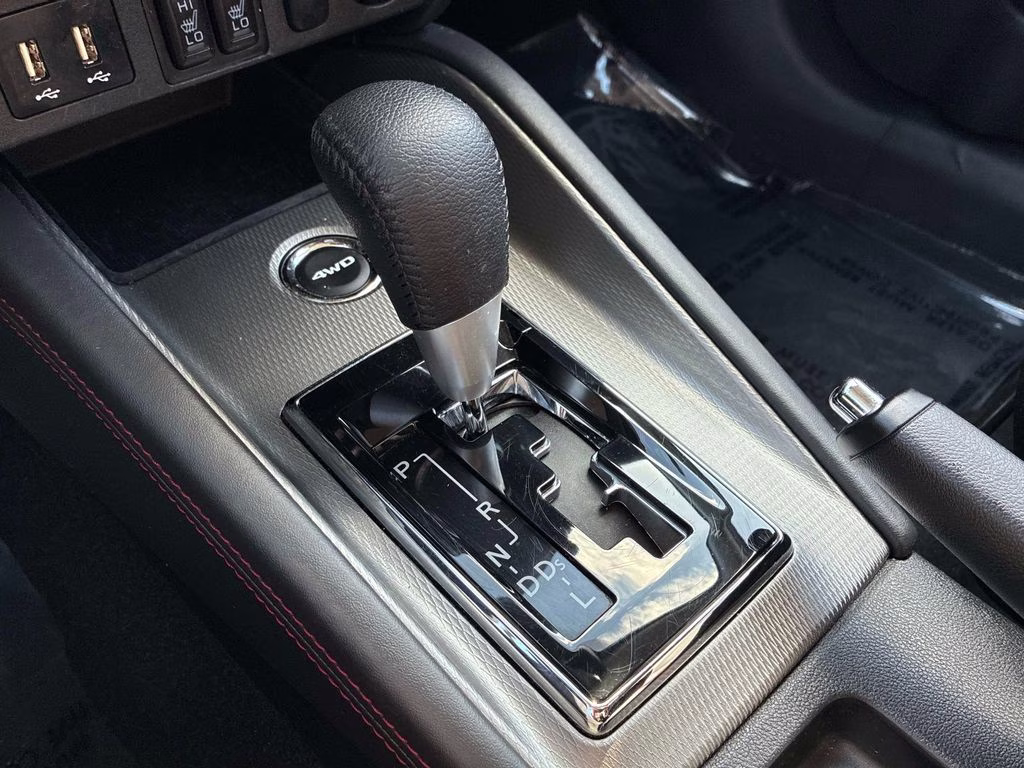 2025 White Mitsubishi Outlander Sport 2.0 ES 4X4 SUV