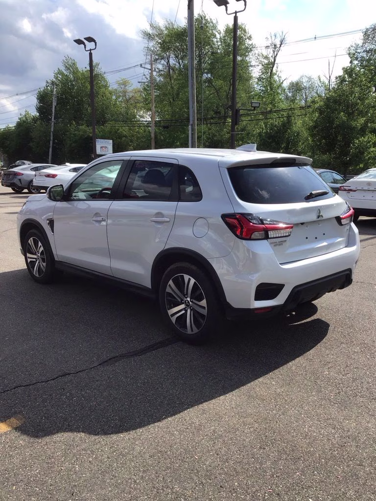2025 White Mitsubishi Outlander Sport 2.0 ES 4X4 SUV
