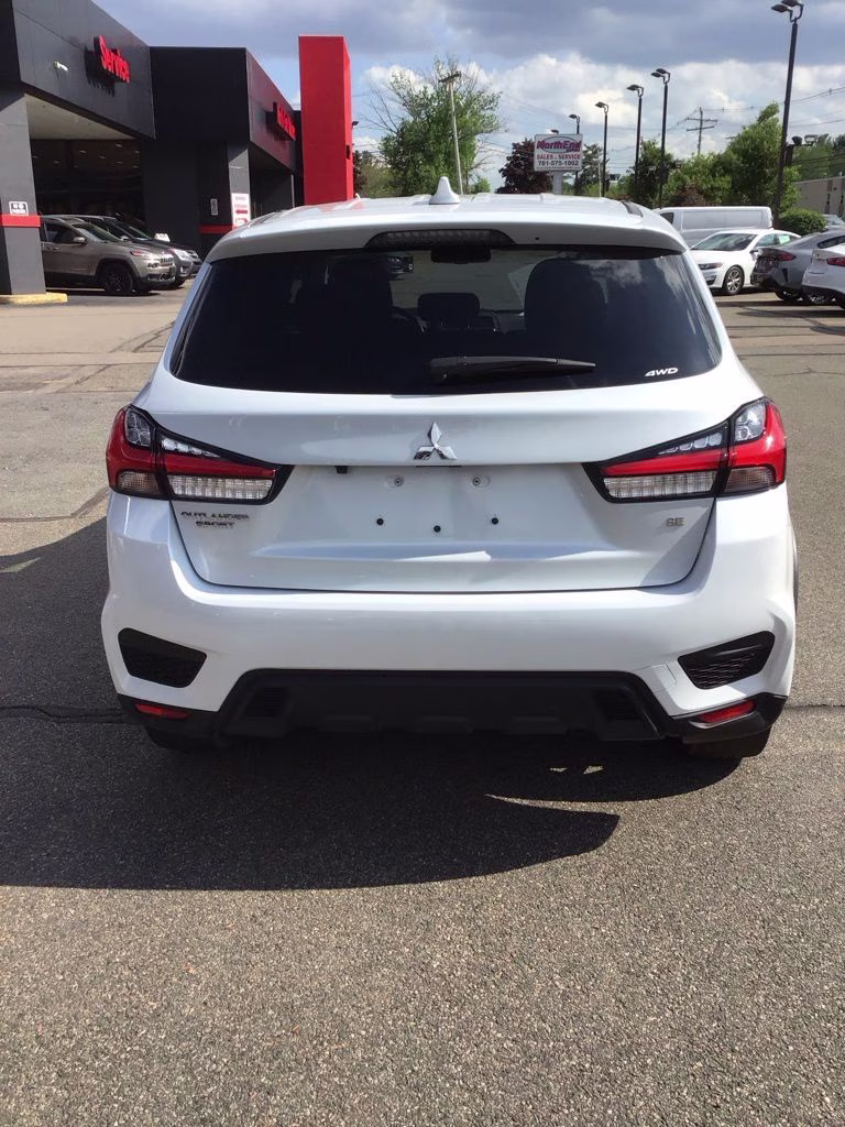 2025 White Mitsubishi Outlander Sport 2.0 ES 4X4 SUV