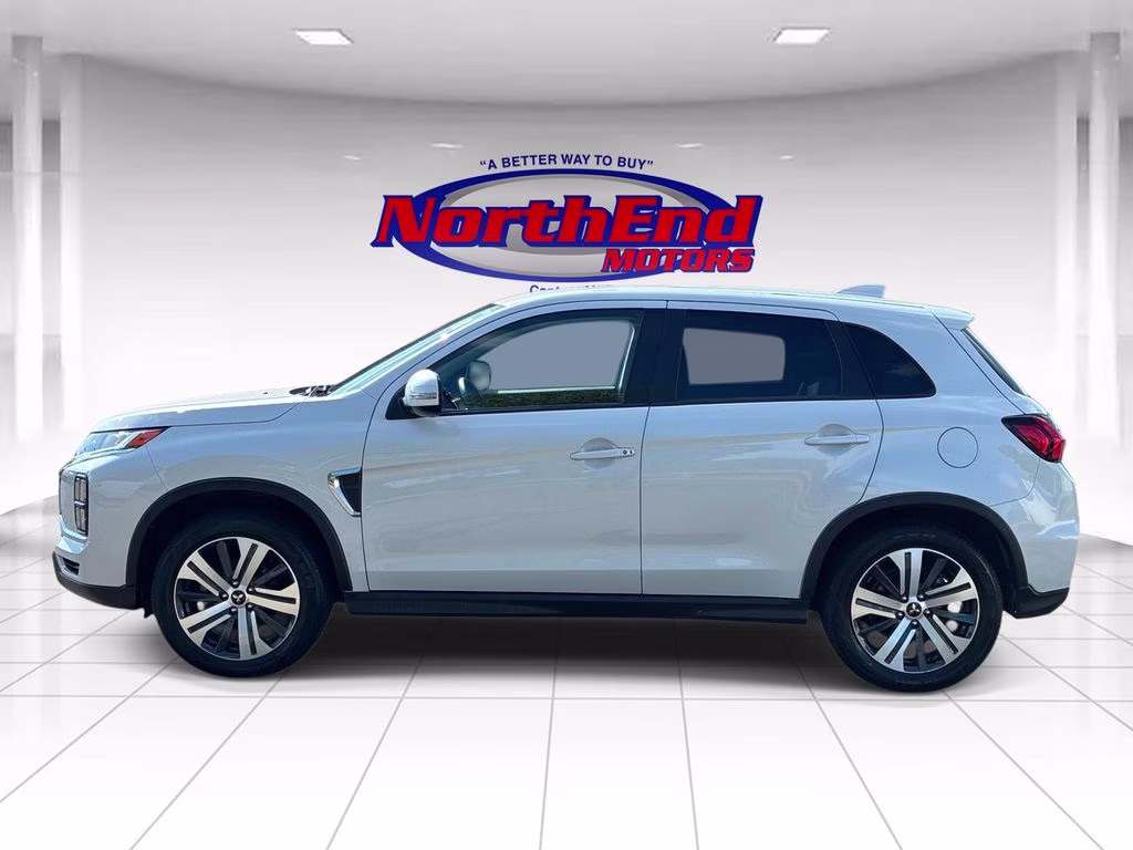 2025 White Mitsubishi Outlander Sport 2.0 ES 4X4 SUV