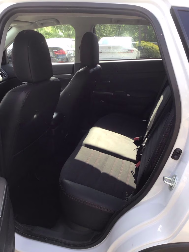 2025 White Mitsubishi Outlander Sport 2.0 ES 4X4 SUV